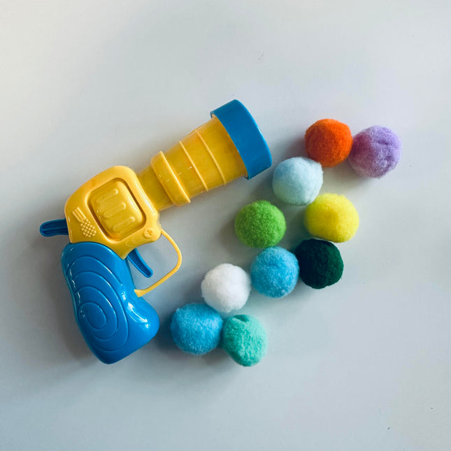 Cat Interactive Ball Launcher Toy with set of small soft balls