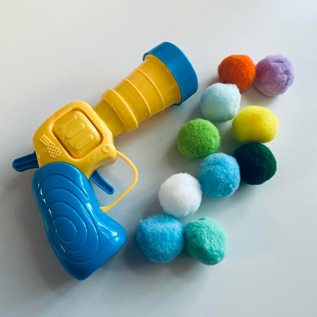 Cat Interactive Ball Launcher Toy with set of small soft balls