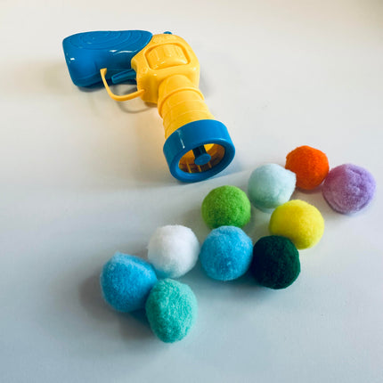 Cat Interactive Ball Launcher Toy with set of small soft balls